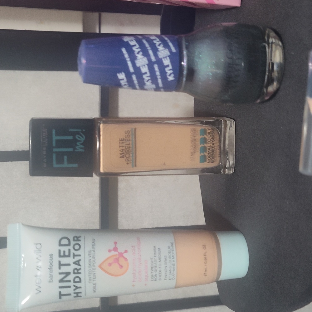 Makeup bundle - Picture 3 of 4